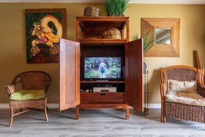 Interior - Hale Kamaole 127 Ground floor condo, easy access to best beach on Maui! (Kihei)