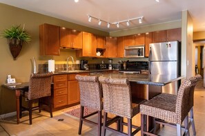 Fridge, microwave, oven, stovetop - Hale Kamaole 127 Ground floor condo, easy access to best beach on Maui! (Kihei)