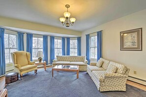 TV - Apt on Vineyard Haven Near Nantucket Sound! (Vineyard Haven)