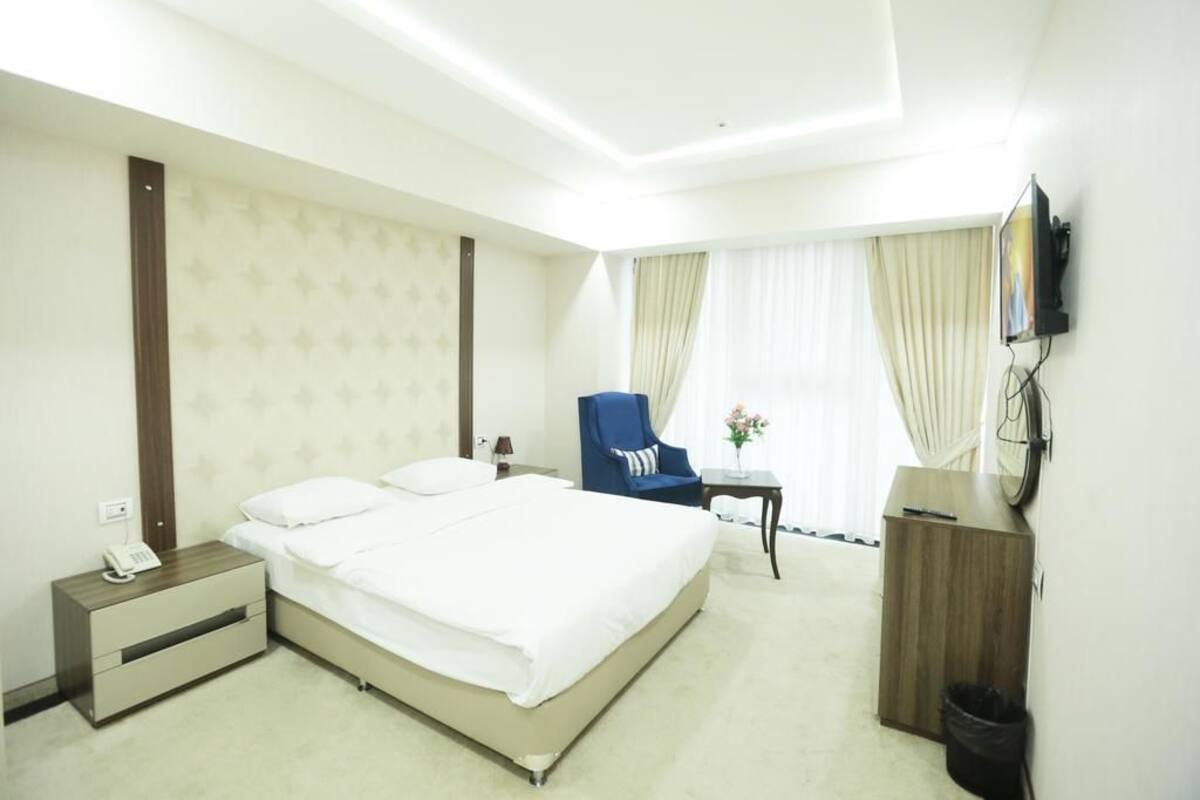Standard Double Room | In-room safe, desk, blackout drapes, soundproofing