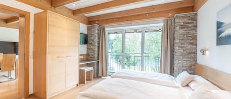 2 bedrooms, in-room safe, WiFi, bed sheets