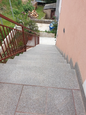 Courtyard - Apartment and rooms Dobrila in Jelsa (Jelsa)