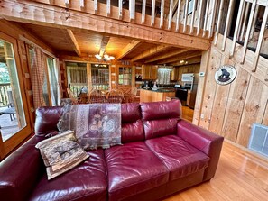 Smart TV, fireplace, DVD player - Huge December Deals (Sevierville)