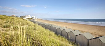 Flat for 6 on the main beach, St Gilles