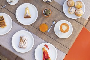 Free daily buffet breakfast