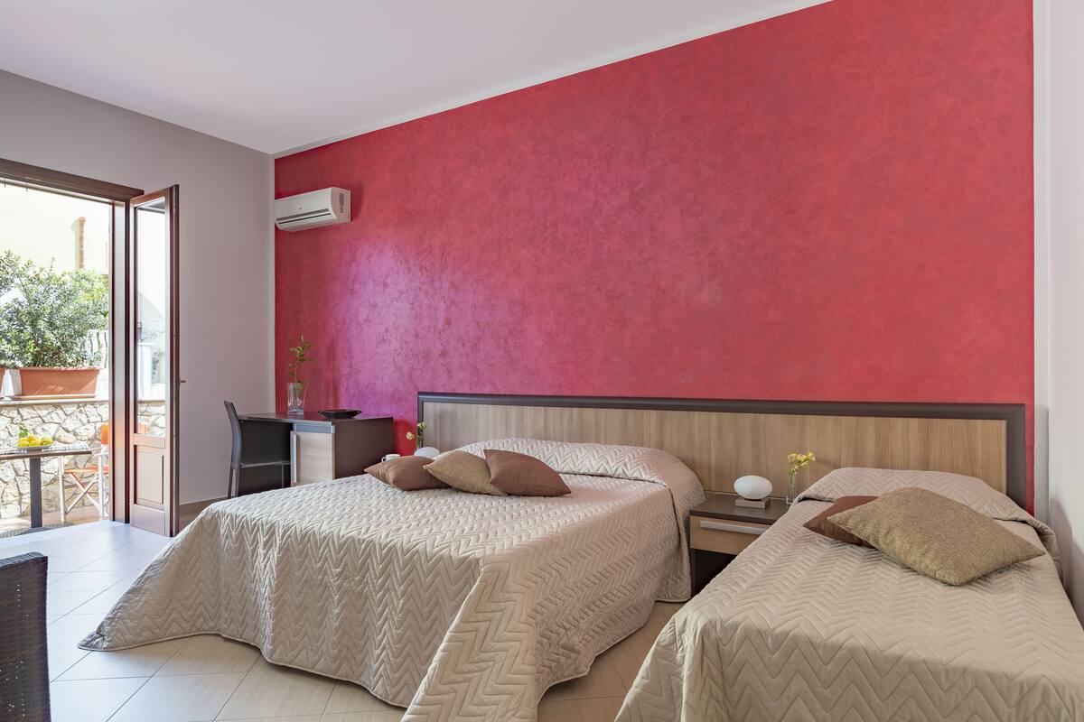 Premium bedding, down duvets, minibar, individually furnished
