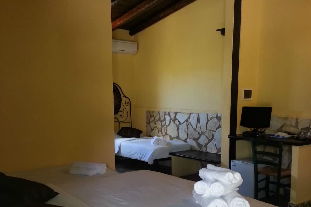 1 bedroom, in-room safe, individually decorated, desk