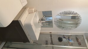 Haartrockner, Handtücher, Seife, Shampoo