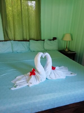 Deluxe Room, 1 King Bed, Mountain View