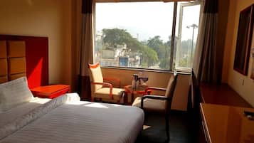 Deluxe Room | Individually decorated, individually furnished, blackout curtains