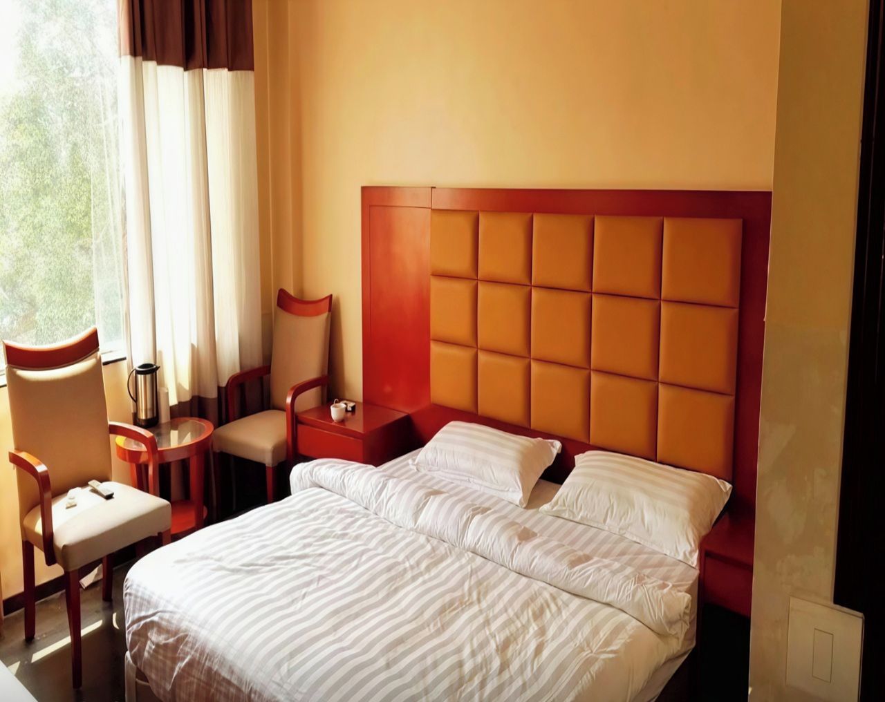 Cortinas blackout, wifi gratis y decoración personalizada 