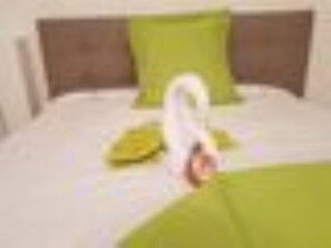 3 chambres, coffres-forts dans les chambres, fer et planche à repasser