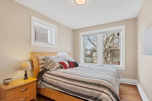 2 chambres, fer et planche à repasser, accès au Wi-Fi (inclus)