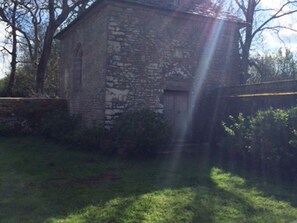 المنشأة من الخارج