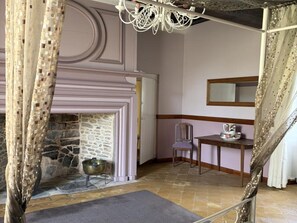 Interior - Medieval castle for a historic stay in Bricquebosq (Bricquebosq)