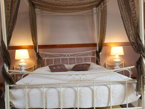 3 عدّة غرف نوم وواي فاي مجانًا وملاءات أسرّة