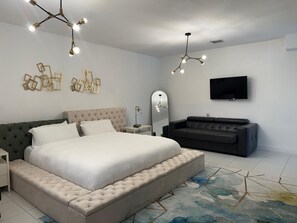 3 室のベッドルーム、アイロン / アイロン台、WiFi (無料)、ベッドシーツ