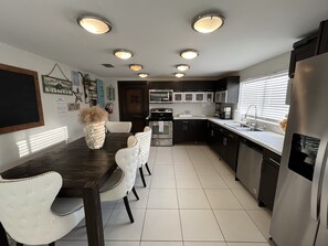 Fridge, microwave, oven, stovetop - Beautiful Waterfront Home Perfect for Fishing. (Marathon)