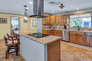 Unclassified image, 5 of 46, button