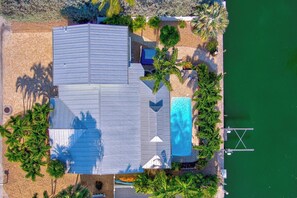 Unclassified image, 4 of 46, button