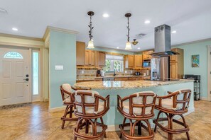 Fridge, microwave, oven, stovetop - P55 - Beautiful 3 bedroom, 3 bath home with private pool and hot tub. (Marathon)