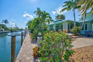 Property grounds - P55 - Beautiful 3 bedroom, 3 bath home with private pool and hot tub. (Marathon)