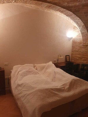 3 bedrooms, desk, iron/ironing board, travel crib