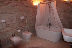Combinazione doccia/vasca, asciugacapelli, bidet, asciugamani