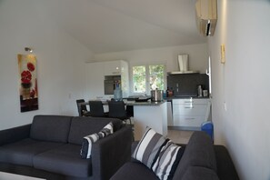 TV, lettore DVD, impianto stereo