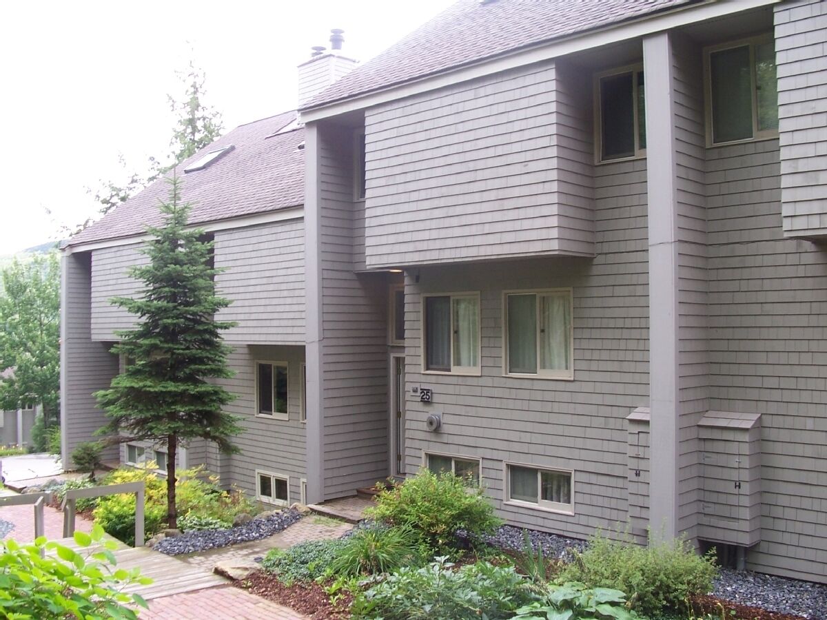 Bretton Woods slopeside condo - comfortable and close with room to spread out!