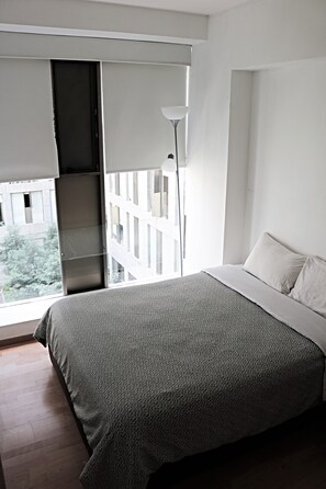 2 室のベッドルーム、セーフティボックス (室内)、アイロン / アイロン台、WiFi