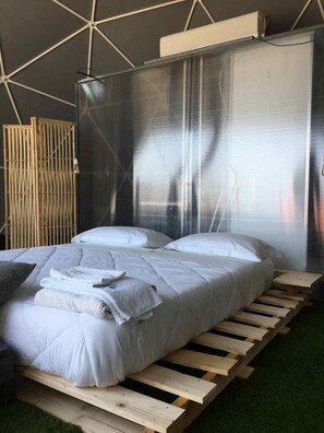 1 bedroom, bed sheets - Eremo di Montevergine : Seaview Dome, suspended between sky and sea (Forio)