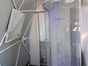 Hårføner og håndklær