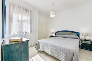 1 dormitorio, tabla de planchar con plancha, wifi gratis y ropa de cama