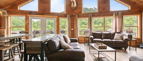 Smart TV, fireplace, DVD player, table football