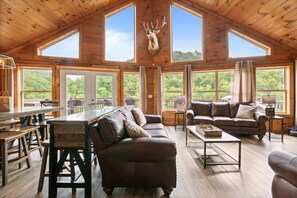 Smart TV, fireplace, DVD player, table football - Best Cove on Norris Lake, Aug Weekend Avail, Close to Jumping Bridge (LaFollette)
