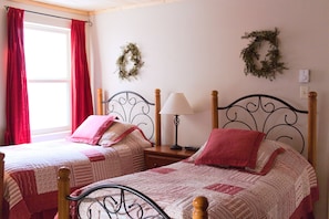4 bedrooms, WiFi, bed sheets