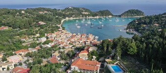 Bastas Hotel & Studios