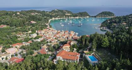 Bastas Hotel & Studios