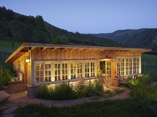 Scenic Creekside Pet Friendly Ranch House with 5 Cabins and Sauna.