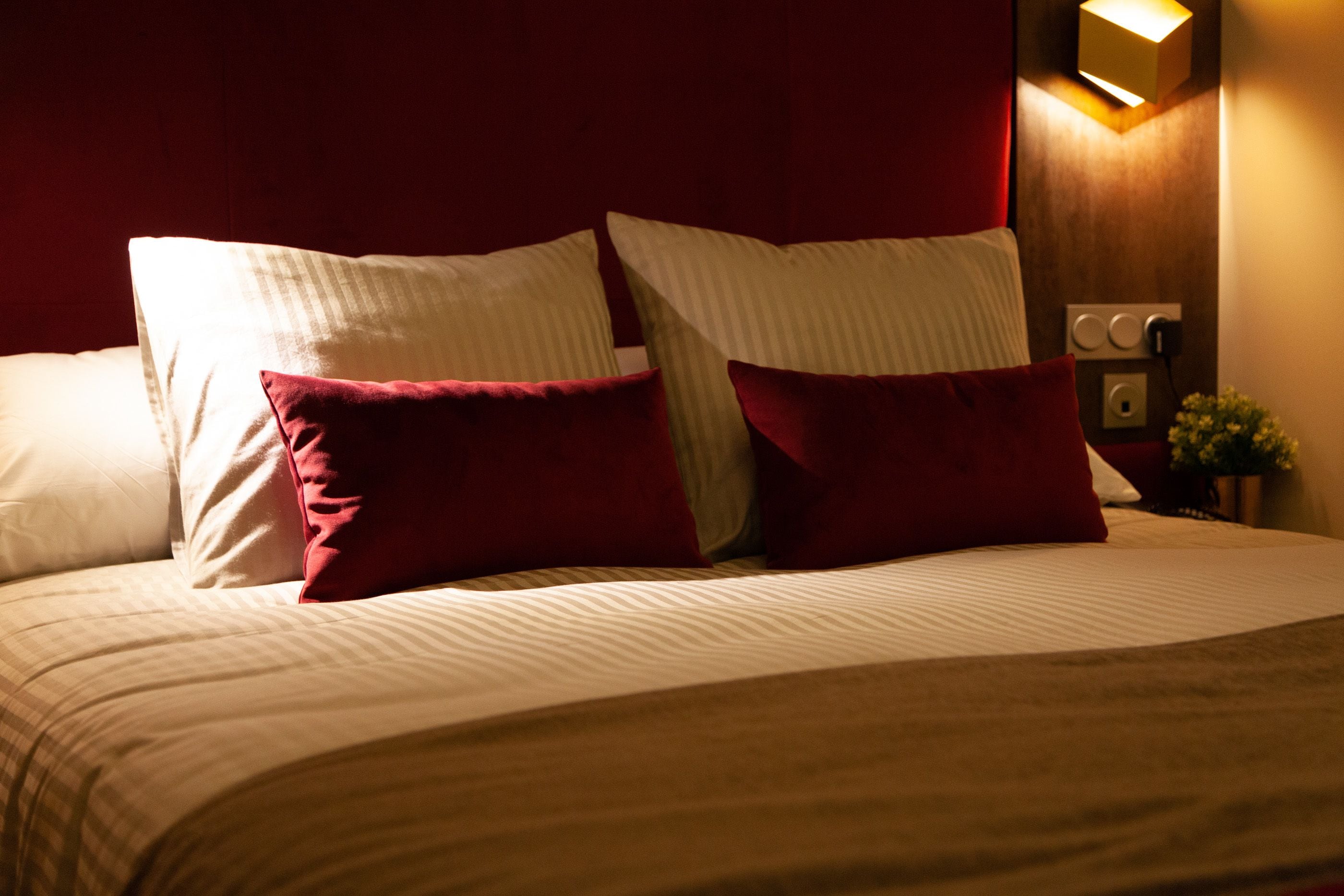 suite, 1 queen bed | in-room safe, individually decorated, desk, blackout curtains