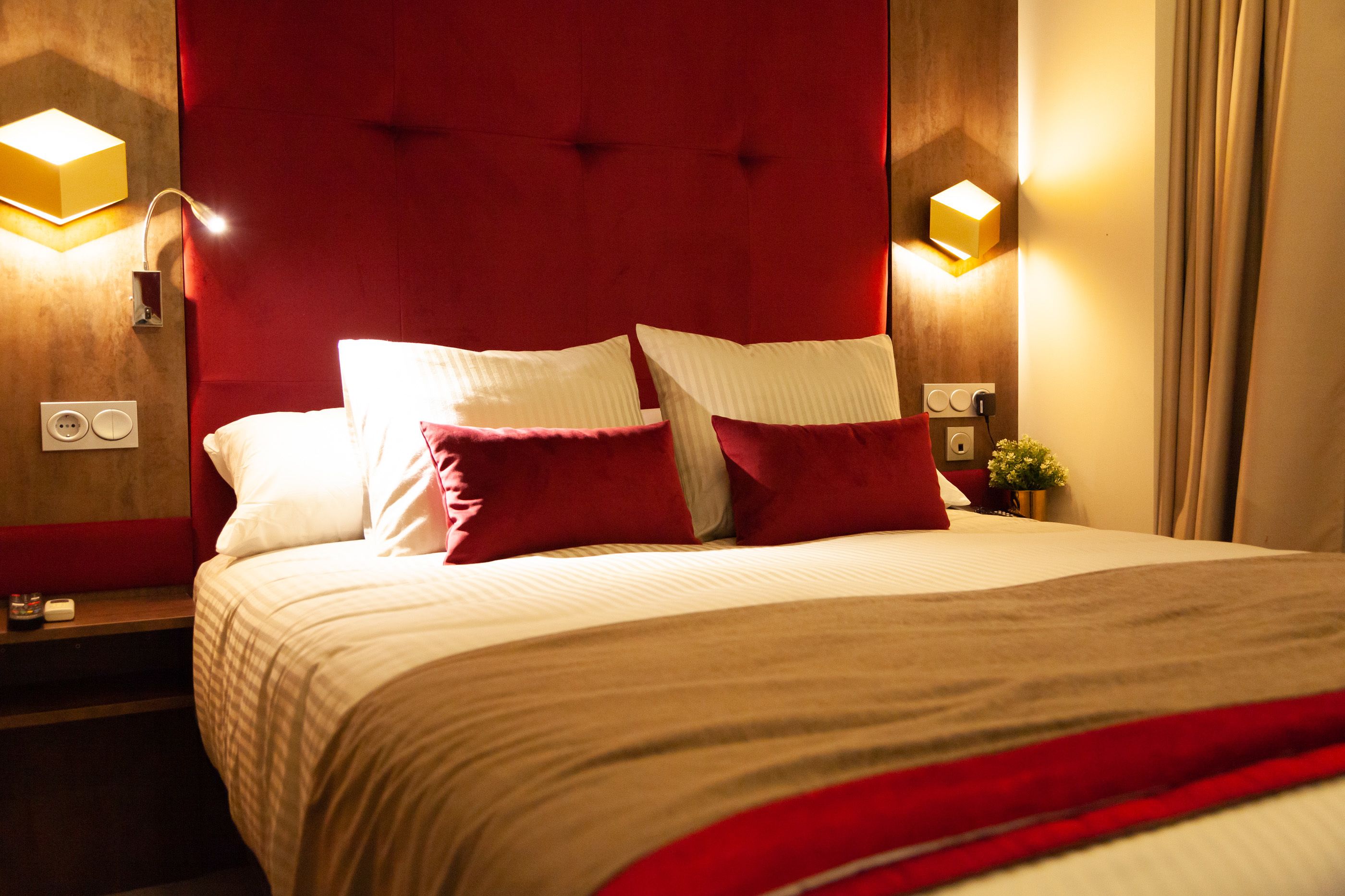 suite, 1 queen bed | in-room safe, individually decorated, desk, blackout curtains