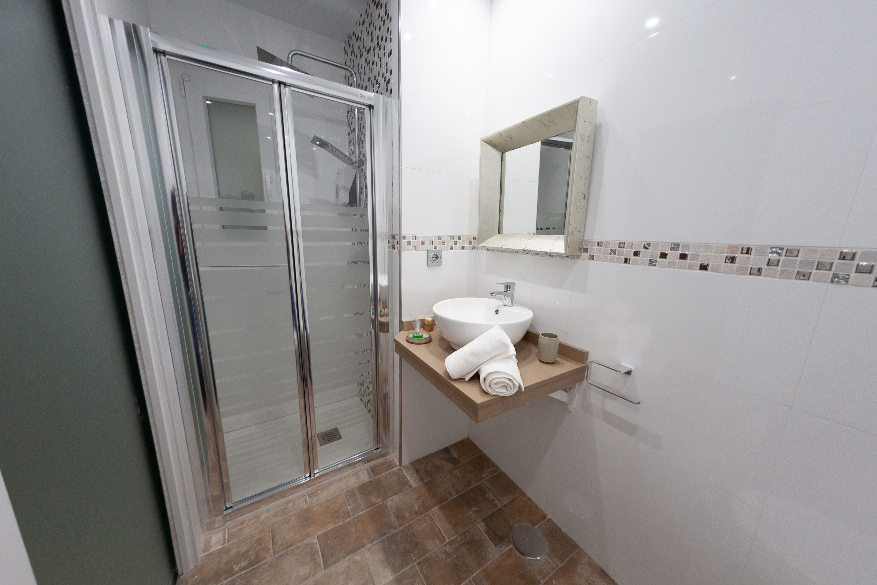 double room, 1 queen bed | bathroom | shower, free toiletries, hair dryer, towels