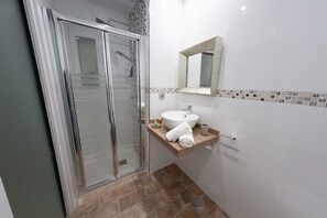 Double Room, 1 Queen Bed | Bathroom | Shower, free toiletries, hair dryer, towels - Hercules Boutique Hotel (Ceuta)