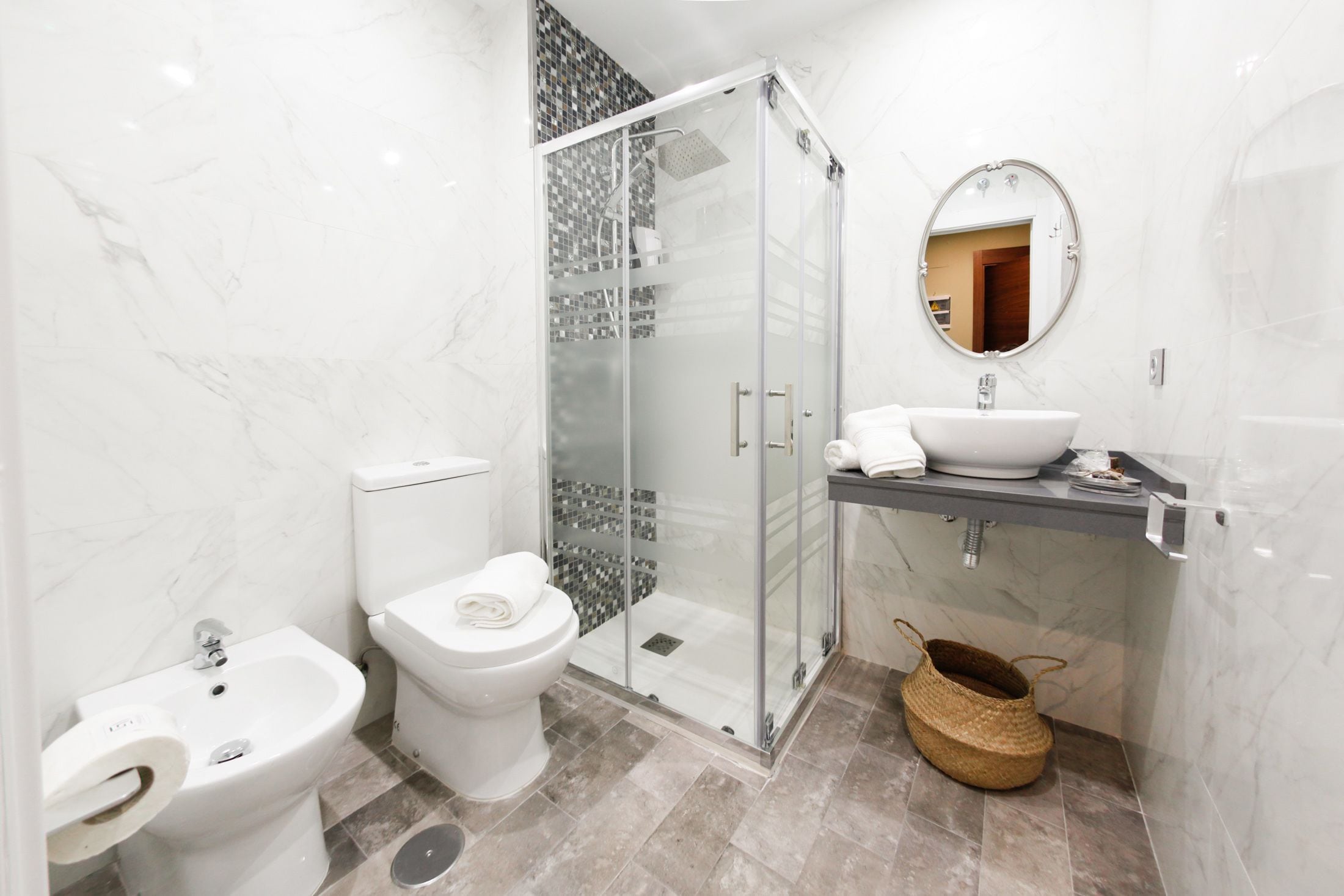 superior room, 1 queen bed | bathroom | shower, free toiletries, hair dryer, towels