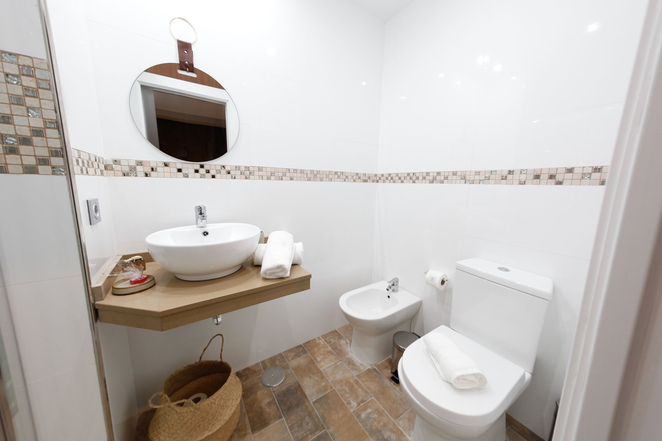 double room, 1 queen bed | bathroom | shower, free toiletries, hair dryer, towels