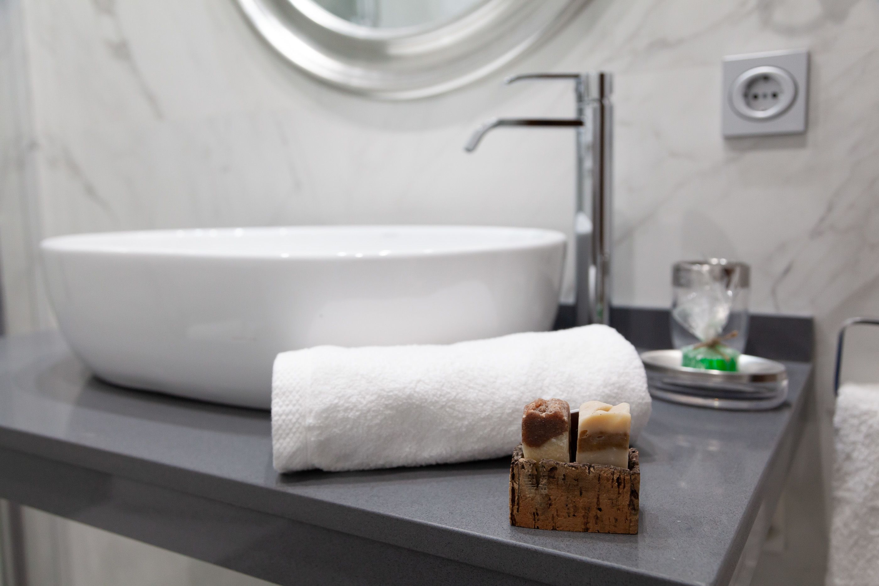 suite, 1 queen bed | bathroom | shower, free toiletries, hair dryer, towels