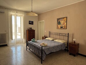 2 bedrooms, iron/ironing board, travel cot, WiFi