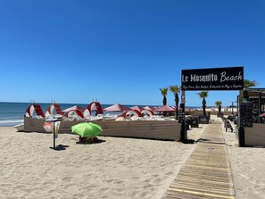 Beach - Marseillan 18th Century 2-Bed House, Sleeps 6 (Marseillan)