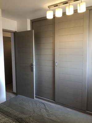 2 bedrooms, WiFi - Magnificent Sea View, Direct Beach Access, Large Terrace, Refurbished, WIFI (CAP D AGDE)